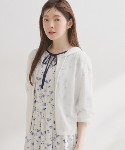 couture brooch(クチュールブローチ)の「【洗える】LEVITAジップアップフーディー(カーディガン/ボレロ・レディース・オフホワイト/サックスブルー/ブラック・42/40/38/36)」の9枚目の写真