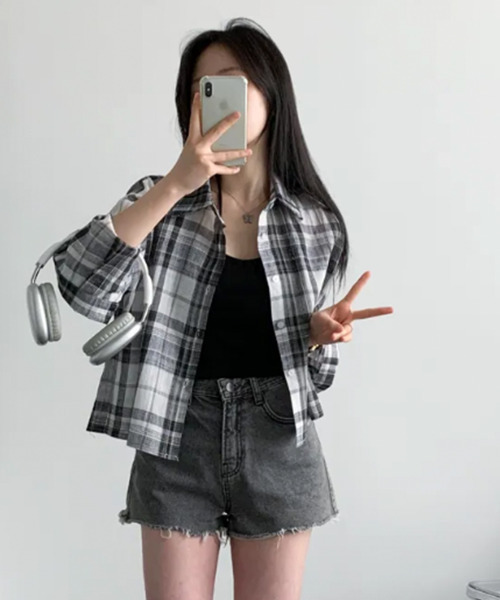 VIVID LADY(ビビッドレディー)の「バッククロスデザイン チェック柄 ショートカラーシャツ(シャツ/ブラウス・レディース・ネイビー/ブラック・FREE)」の17枚目の写真