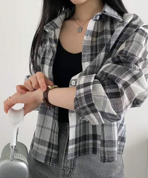 VIVID LADY(ビビッドレディー)の「バッククロスデザイン チェック柄 ショートカラーシャツ(シャツ/ブラウス・レディース・ネイビー/ブラック・FREE)」の12枚目の写真