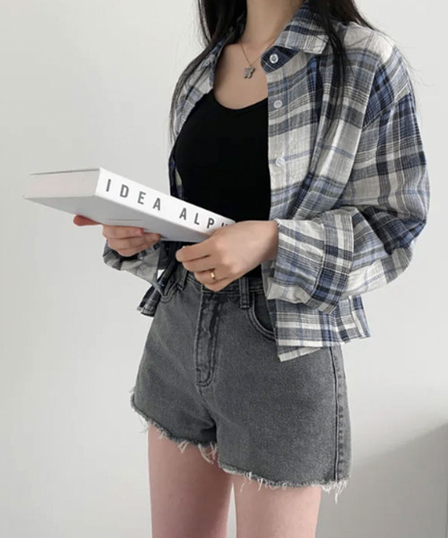 VIVID LADY(ビビッドレディー)の「バッククロスデザイン チェック柄 ショートカラーシャツ(シャツ/ブラウス・レディース・ネイビー/ブラック・FREE)」の10枚目の写真