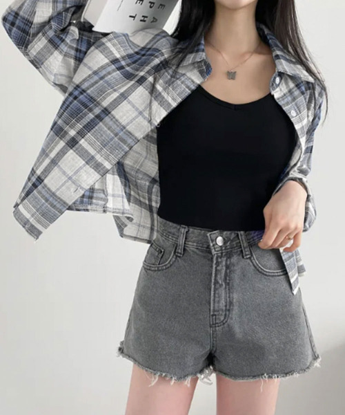 VIVID LADY(ビビッドレディー)の「バッククロスデザイン チェック柄 ショートカラーシャツ(シャツ/ブラウス・レディース・ネイビー/ブラック・FREE)」の4枚目の写真