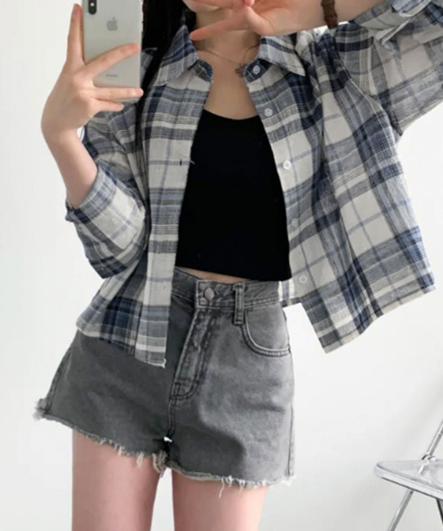 VIVID LADY(ビビッドレディー)の「バッククロスデザイン チェック柄 ショートカラーシャツ(シャツ/ブラウス・レディース・ネイビー/ブラック・FREE)」の5枚目の写真