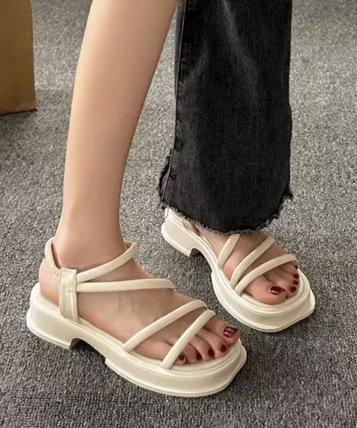 mielu(ミエル)の「厚底クロスラインストラップサンダル(サンダル・レディース・アイボリー/ブラック・24.5cm/23.5cm/24cm)」の4枚目の写真