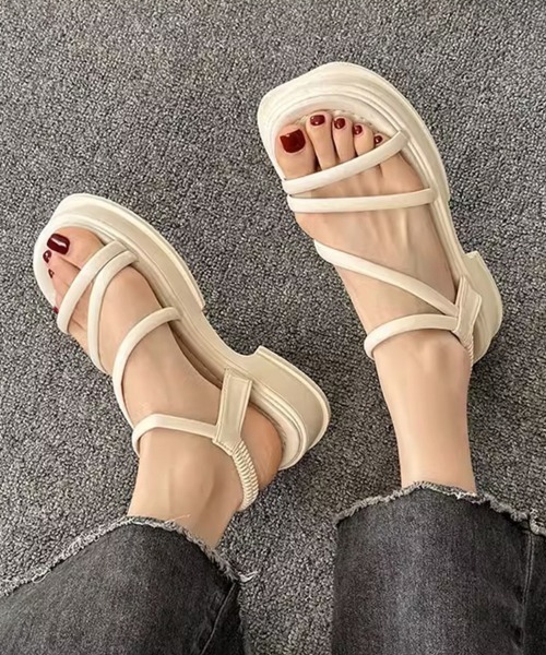 mielu(ミエル)の「厚底クロスラインストラップサンダル(サンダル・レディース・アイボリー/ブラック・24.5cm/23.5cm/24cm)」の8枚目の写真