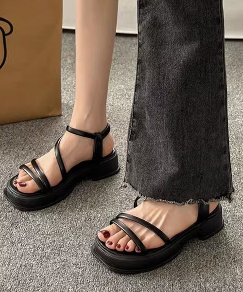 mielu(ミエル)の「厚底クロスラインストラップサンダル(サンダル・レディース・アイボリー/ブラック・24.5cm/23.5cm/24cm)」の7枚目の写真