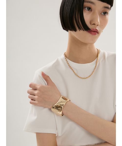 emmi(エミ)の「ワイドデザインバングル(ブレスレット・レディース・ゴールド/シルバー・F)」の3枚目の写真