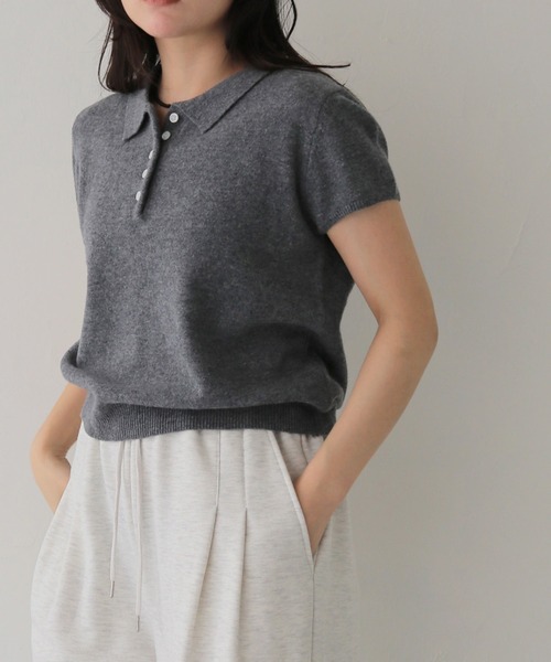 cheriella(シェリエラ)の「【cheriella】半袖ポロニットトップス SHORT SLEEVE POLO KNIT TOP(ポロシャツ・レディース・ブラウン/チャコールグレー/アイボリー・FREE)」の1枚目の写真