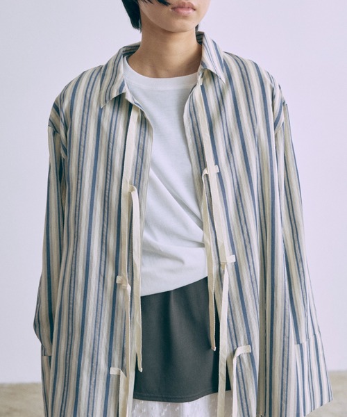 EN NEUME(エンノイム)の「Multi-Stripe Knotted Shirt(シャツ/ブラウス・レディース・ネイビー/ベージュ/ブラウン・FREE)」の8枚目の写真