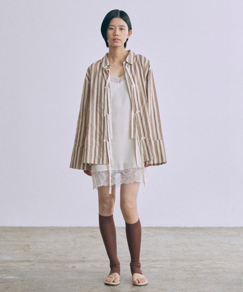 EN NEUME(エンノイム)の「Multi-Stripe Knotted Shirt(シャツ/ブラウス・レディース・ネイビー/ベージュ/ブラウン・FREE)」の9枚目の写真
