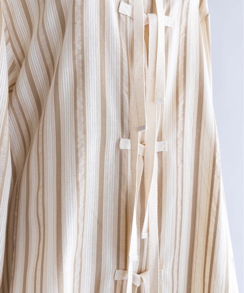 EN NEUME(エンノイム)の「Multi-Stripe Knotted Shirt(シャツ/ブラウス・レディース・ネイビー/ベージュ/ブラウン・FREE)」の20枚目の写真