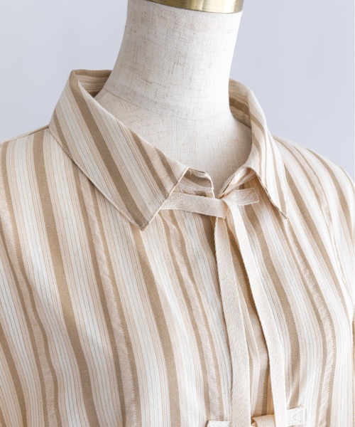 EN NEUME(エンノイム)の「Multi-Stripe Knotted Shirt(シャツ/ブラウス・レディース・ネイビー/ベージュ/ブラウン・FREE)」の19枚目の写真