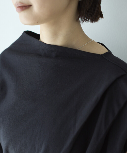 Firsthand(ファーストハンド)の「Firsthand/ファーストハンド オーガニックコットン アシンメトリー ドレープ トップス(Tシャツ/カットソー・レディース・チャコールグレー/ブラック/ホワイト・FREE)」の5枚目の写真