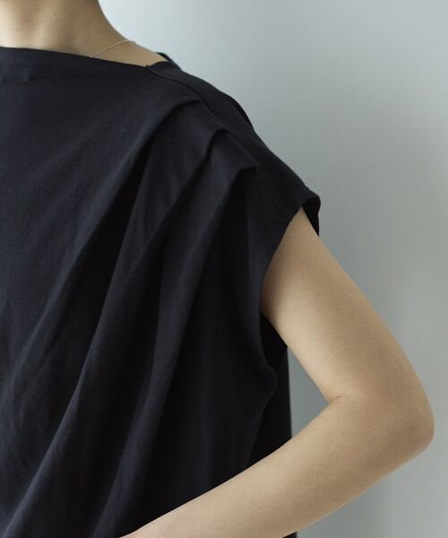 Firsthand(ファーストハンド)の「Firsthand/ファーストハンド オーガニックコットン アシンメトリー ドレープ トップス(Tシャツ/カットソー・レディース・チャコールグレー/ブラック/ホワイト・FREE)」の4枚目の写真