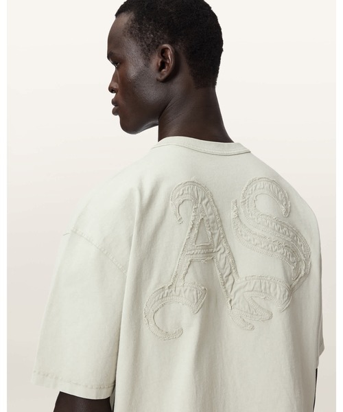 ALLSAINTS(オールセインツ)の「INSIGNIA SHORT SLEEVE COTTON T-SHIRT | INSIGNIA 半袖 コットン Tシャツ(Tシャツ/カットソー・メンズ・グリーン系その他・S/M/L/XS)」の2枚目の写真