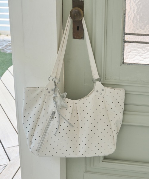 Birthday room（バースデイルーム）の「ドットチャーム付ショルダーBAG/Shoulder bag with polka dot charm（ショルダーバッグ・レディース・ライトブルー/ホワイト/ピンク・FREE）」の2枚目の写真