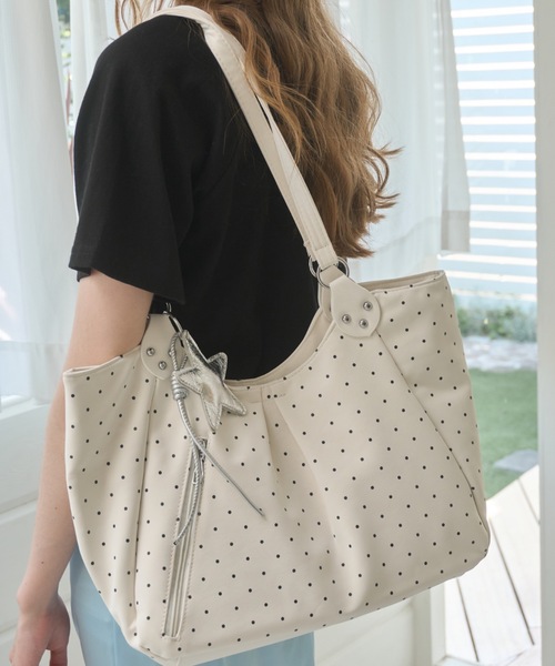 Birthday room（バースデイルーム）の「ドットチャーム付ショルダーBAG/Shoulder bag with polka dot charm（ショルダーバッグ・レディース・ライトブルー/ホワイト/ピンク・FREE）」の4枚目の写真