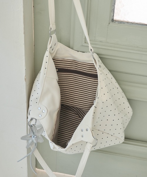 Birthday room（バースデイルーム）の「ドットチャーム付ショルダーBAG/Shoulder bag with polka dot charm（ショルダーバッグ・レディース・ライトブルー/ホワイト/ピンク・FREE）」の5枚目の写真