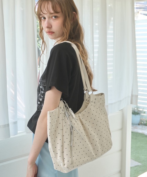 Birthday room（バースデイルーム）の「ドットチャーム付ショルダーBAG/Shoulder bag with polka dot charm（ショルダーバッグ・レディース・ライトブルー/ホワイト/ピンク・FREE）」の10枚目の写真