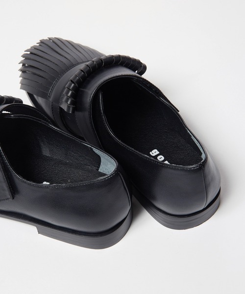 gomme(ゴム)の「フリンジレザーシューズ(スリッポン・レディース・ブラック・SMALL/LARGE/MEDIUM)」の5枚目の写真