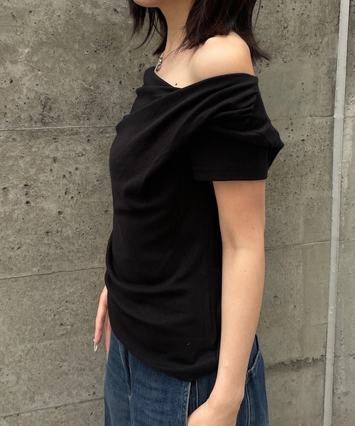 ROGER AND RAW(ロジャーアンドロウ)の「アシメドレープネック半袖トップス(Tシャツ/カットソー・レディース・ホワイト/ブラック/ピンク・FREE)」の17枚目の写真