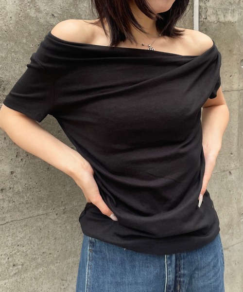 ROGER AND RAW(ロジャーアンドロウ)の「アシメドレープネック半袖トップス(Tシャツ/カットソー・レディース・ホワイト/ブラック/ピンク・FREE)」の11枚目の写真