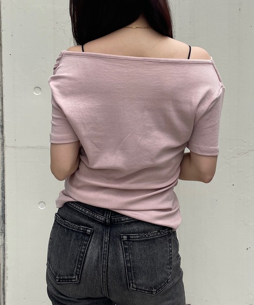 ROGER AND RAW(ロジャーアンドロウ)の「アシメドレープネック半袖トップス(Tシャツ/カットソー・レディース・ホワイト/ブラック/ピンク・FREE)」の5枚目の写真