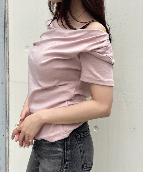 ROGER AND RAW(ロジャーアンドロウ)の「アシメドレープネック半袖トップス(Tシャツ/カットソー・レディース・ホワイト/ブラック/ピンク・FREE)」の6枚目の写真
