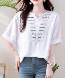 刺繍風ステッチVネックブラウス