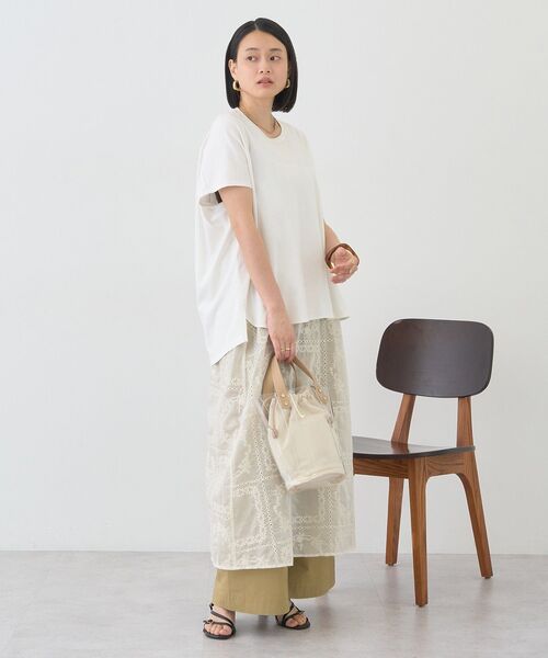 AMERICAN HOLIC(アメリカンホリック)の「【接触冷感・UVカット】ルーズコクーンプルオーバー(Tシャツ/カットソー・レディース・グレイッシュベージュ/オフホワイト/ブラウン/チャコールグレー/サックスブルー・M/L)」の7枚目の写真