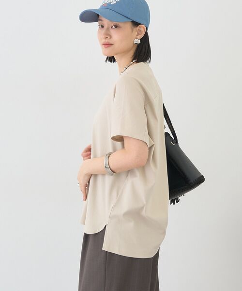 AMERICAN HOLIC(アメリカンホリック)の「【接触冷感・UVカット】ルーズコクーンプルオーバー(Tシャツ/カットソー・レディース・グレイッシュベージュ/オフホワイト/ブラウン/チャコールグレー/サックスブルー・M/L)」の10枚目の写真