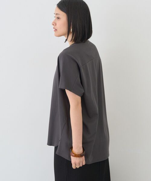 AMERICAN HOLIC(アメリカンホリック)の「【接触冷感・UVカット】ルーズコクーンプルオーバー(Tシャツ/カットソー・レディース・グレイッシュベージュ/オフホワイト/ブラウン/チャコールグレー/サックスブルー・M/L)」の18枚目の写真