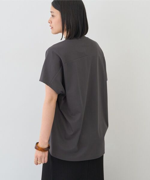 AMERICAN HOLIC(アメリカンホリック)の「【接触冷感・UVカット】ルーズコクーンプルオーバー(Tシャツ/カットソー・レディース・グレイッシュベージュ/オフホワイト/ブラウン/チャコールグレー/サックスブルー・M/L)」の19枚目の写真