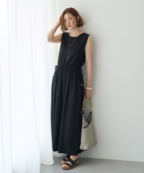 YECCA VECCA(イェッカヴェッカ)の「【接触冷感】カットノースリーブワンピース(ワンピース・レディース・ダークベージュ/ブラック・FREE)」の1枚目の写真