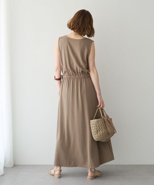 YECCA VECCA(イェッカヴェッカ)の「【接触冷感】カットノースリーブワンピース(ワンピース・レディース・ダークベージュ/ブラック・FREE)」の3枚目の写真