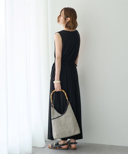 YECCA VECCA(イェッカヴェッカ)の「【接触冷感】カットノースリーブワンピース(ワンピース・レディース・ダークベージュ/ブラック・FREE)」の9枚目の写真