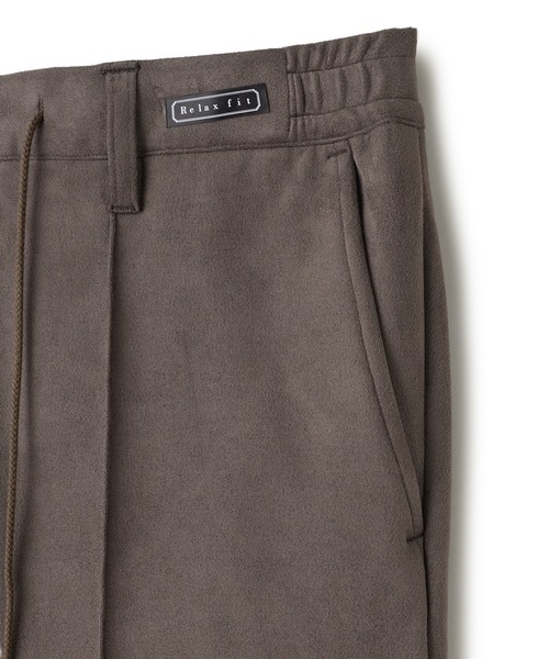 MEN'S BIGI(メンズビギ)の「フェイクスエードダンボール リラックスイージーパンツ(その他パンツ・メンズ・ブラック/ベージュ/チャコールグレー・03/04/02/01)」の18枚目の写真