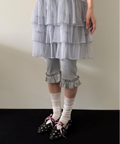 &soiree(アンドソワレ)の「リブフリルカプリパンツ(その他パンツ・レディース・ブラック/グレー・FREE)」の5枚目の写真