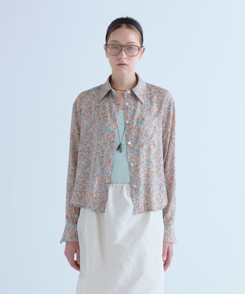VOYONN（ボヨン）の「ゴールドポイントフラワープリントシャツベージュ0183（シャツ/ブラウス・レディース・Beige・FREE）」の3枚目の写真