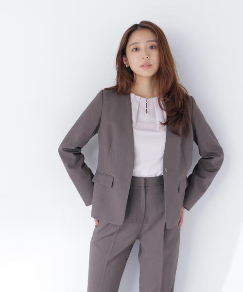 NATURAL BEAUTY BASIC(ナチュラルビューティーベーシック)の「【マシンウォッシャブル】パウダリ-ツイルセットアップ(ノーカラージャケット・レディース・ブラウン/チャコールグレー・LARGE/MEDIUM/SMALL)」の2枚目の写真