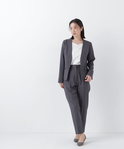 NATURAL BEAUTY BASIC(ナチュラルビューティーベーシック)の「【マシンウォッシャブル】パウダリ-ツイルセットアップ(ノーカラージャケット・レディース・ブラウン/チャコールグレー・LARGE/MEDIUM/SMALL)」の3枚目の写真