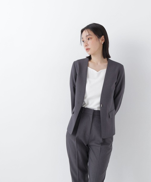 NATURAL BEAUTY BASIC(ナチュラルビューティーベーシック)の「【マシンウォッシャブル】パウダリ-ツイルセットアップ(ノーカラージャケット・レディース・ブラウン/チャコールグレー・LARGE/MEDIUM/SMALL)」の4枚目の写真