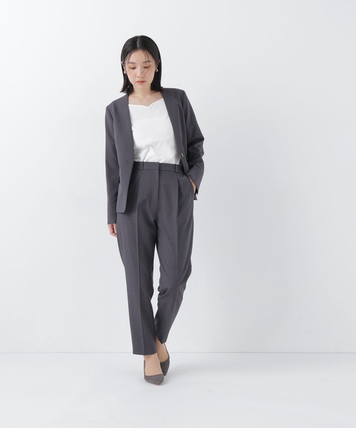 NATURAL BEAUTY BASIC(ナチュラルビューティーベーシック)の「【マシンウォッシャブル】パウダリ-ツイルセットアップ(ノーカラージャケット・レディース・ブラウン/チャコールグレー・LARGE/MEDIUM/SMALL)」の9枚目の写真