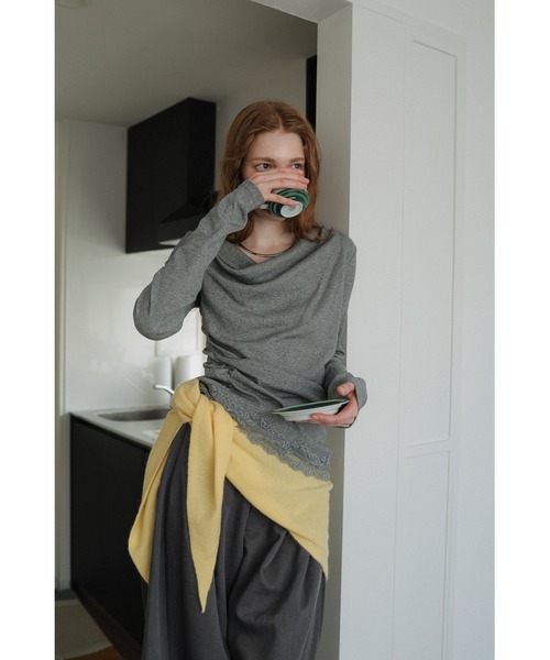 tento(テント)の「Ribbed Draped Top with Lace Trim(Tシャツ/カットソー・レディース・ブラック/ブラウン/グレー・FREE)」の1枚目の写真