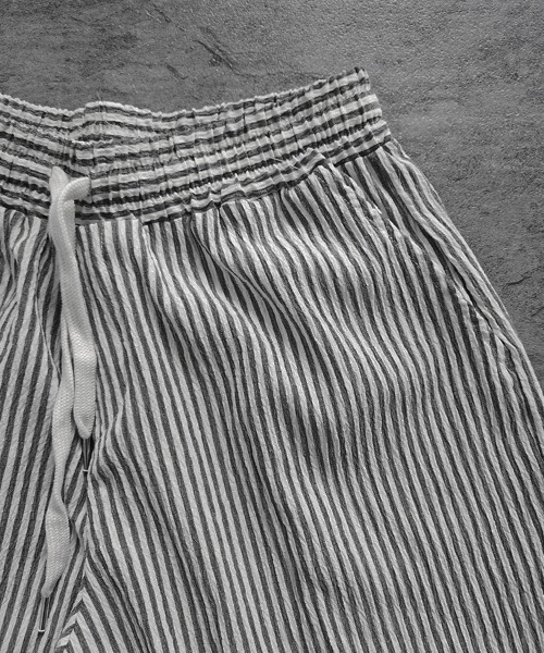 YACA(ヤーカ)の「Striped Shirt Setup/ストライプシャツセットアップ(シャツ/ブラウス・レディース・ブラック・FREE)」の6枚目の写真