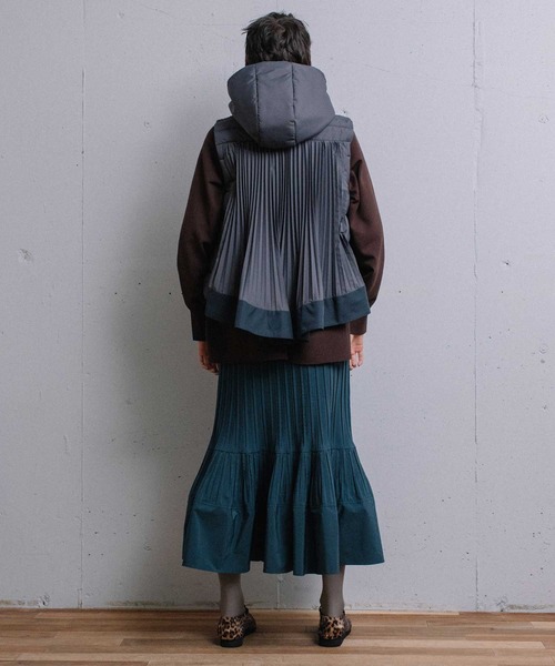 MARECHAL TERRE（マルシャルテル）の「プリーツベスト（その他アウター・レディース・チャコールグレー/ブラック/ネイビー/グレイッシュベージュ・MEDIUM）」の6枚目の写真