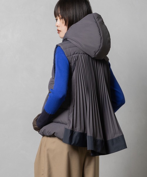 MARECHAL TERRE（マルシャルテル）の「プリーツベスト（その他アウター・レディース・チャコールグレー/ブラック/ネイビー/グレイッシュベージュ・MEDIUM）」の10枚目の写真