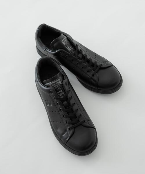 adidas(アディダス)の「adidas STANSMITH LUX(スニーカー・メンズ・ブラック・27.5/27/26)」の2枚目の写真