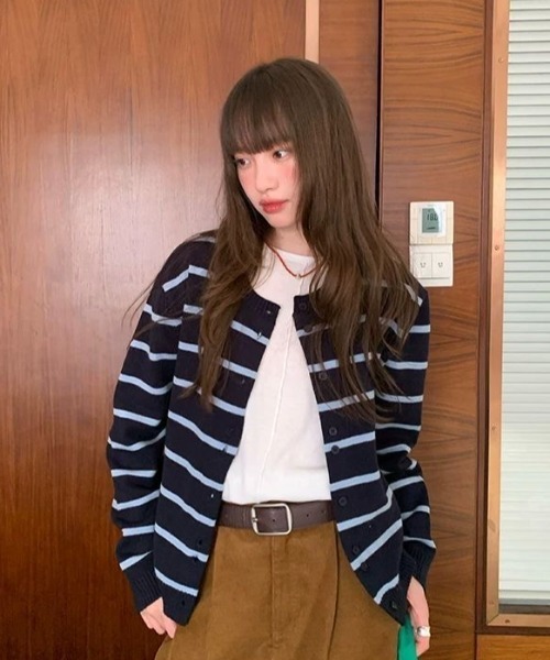 SHERU(シェル)の「レトロラインボーダーニットカーディガン(ニット/セーター・レディース・ブラウン/ネイビー・M)」の1枚目の写真