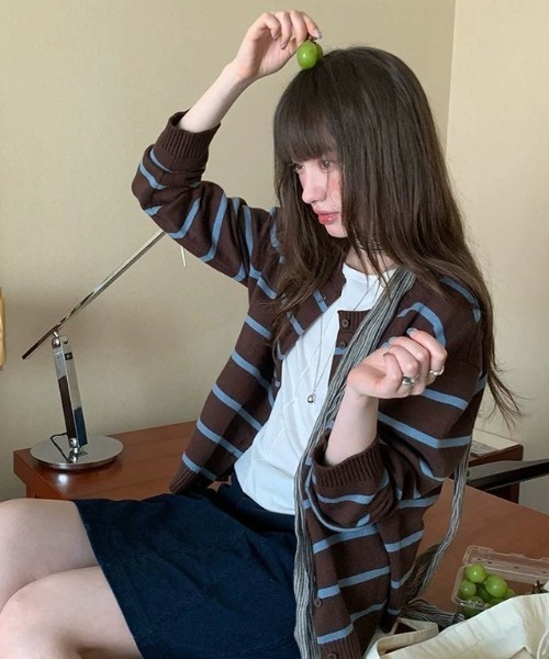 SHERU(シェル)の「レトロラインボーダーニットカーディガン(ニット/セーター・レディース・ブラウン/ネイビー・M)」の13枚目の写真
