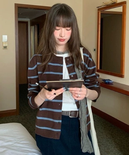 SHERU(シェル)の「レトロラインボーダーニットカーディガン(ニット/セーター・レディース・ブラウン/ネイビー・M)」の15枚目の写真
